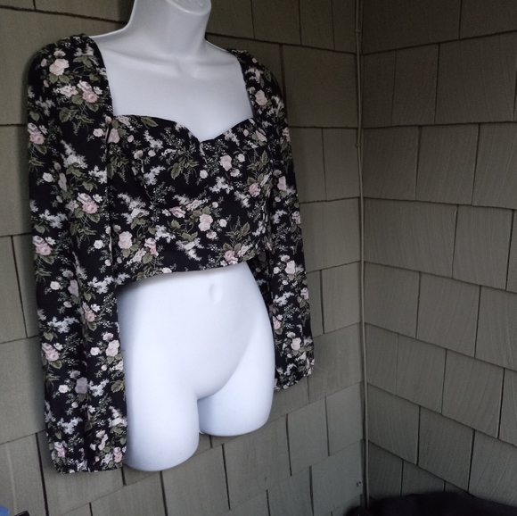 Oak and Fort Floral Puff Sleeve Crop Top - Picture 4 of 8
